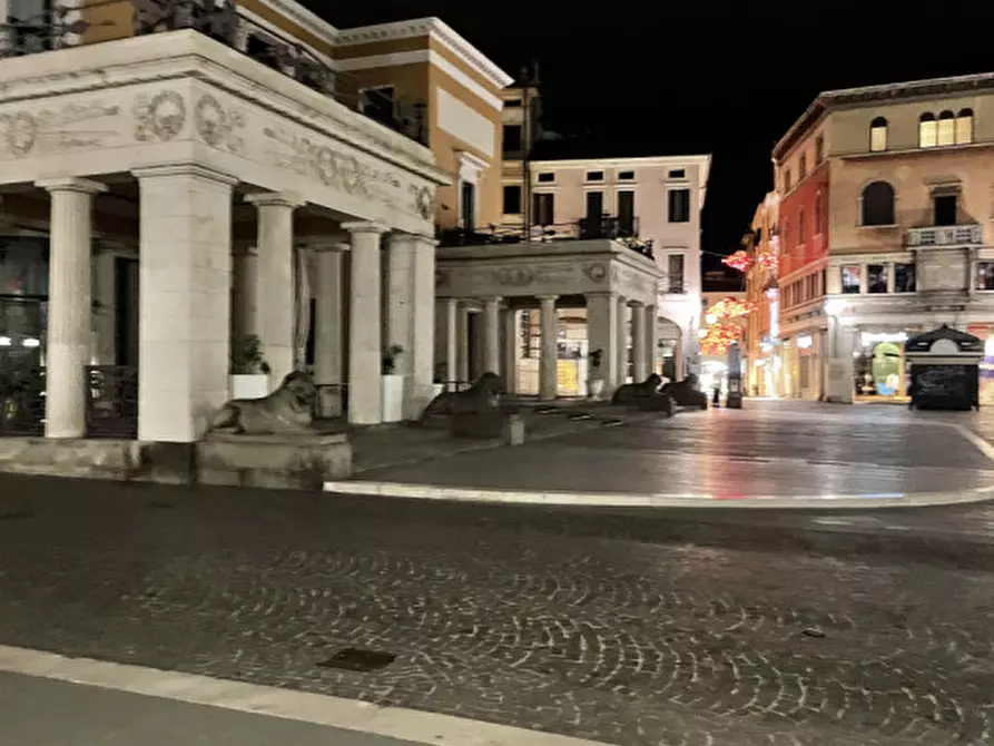 Immagine 20 di Negozio in vendita  in via dante a Padova
