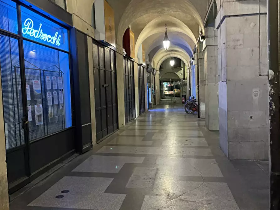 Immagine 39 di Negozio in vendita  in via dante a Padova