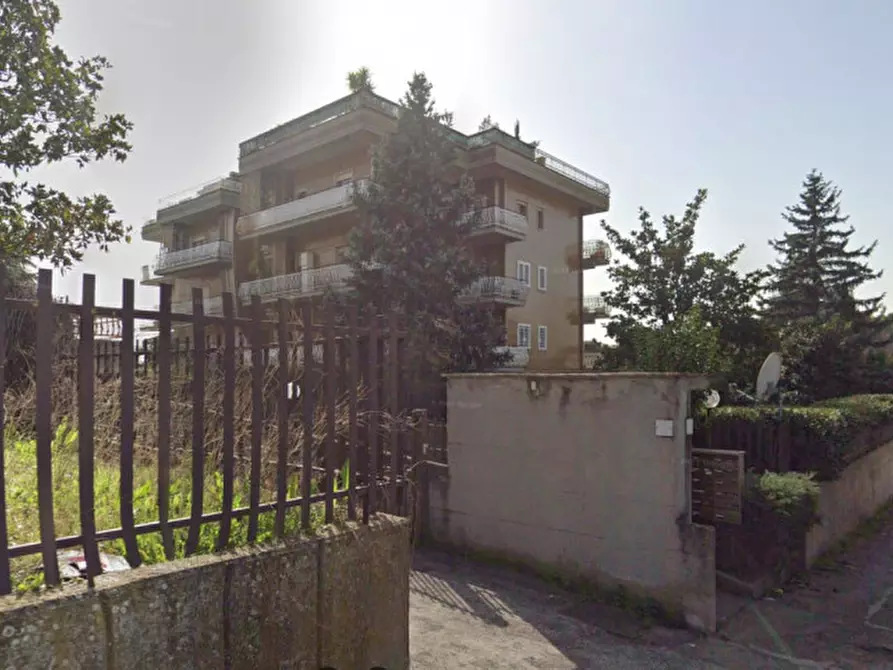 Immagine 1 di Appartamento in vendita  in VIA POGGIO A CAIANO a Roma