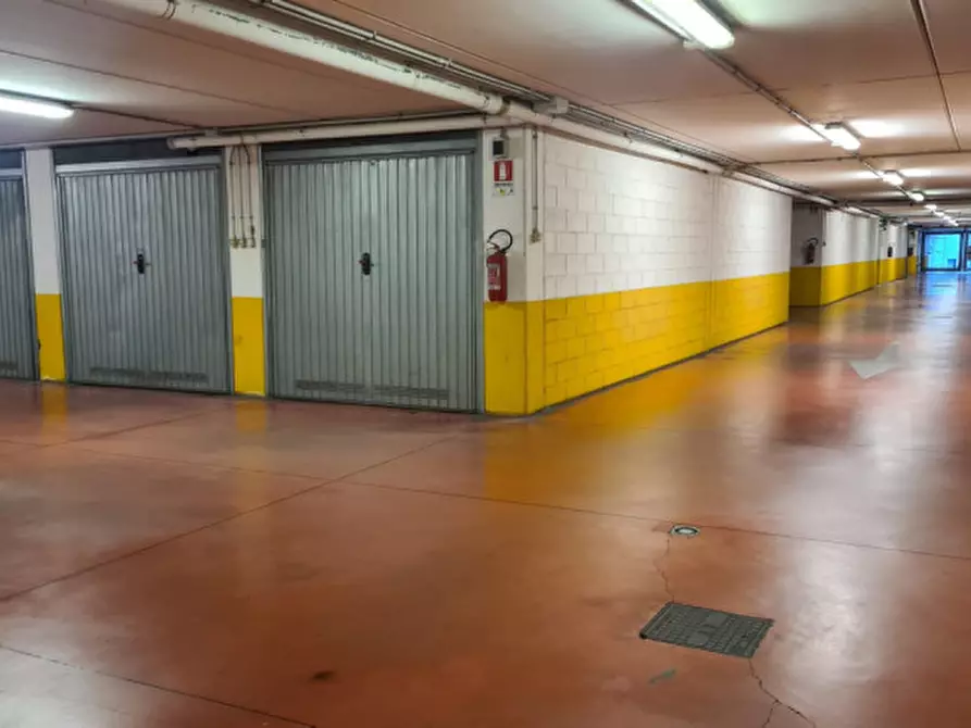 Immagine 1 di Garage in vendita  in viale Europa unita a Castelfranco Veneto