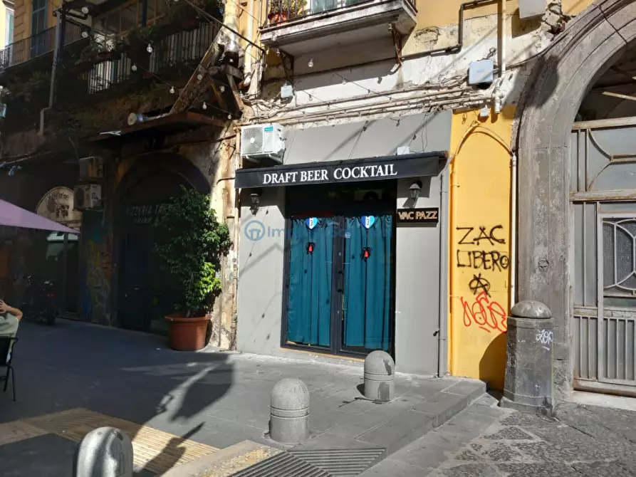 Immagine 1 di Negozio in affitto  in Via Cisterna Dell' Olio a Napoli