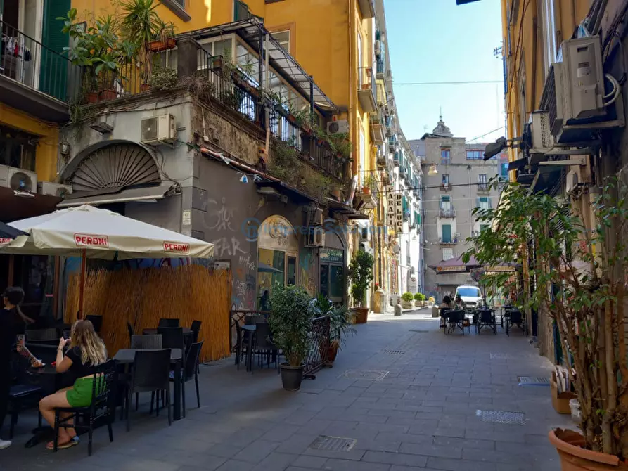 Immagine 2 di Negozio in affitto  in Via Cisterna Dell' Olio a Napoli