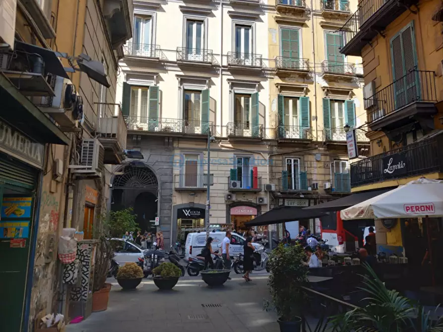 Immagine 3 di Negozio in affitto  in Via Cisterna Dell' Olio a Napoli