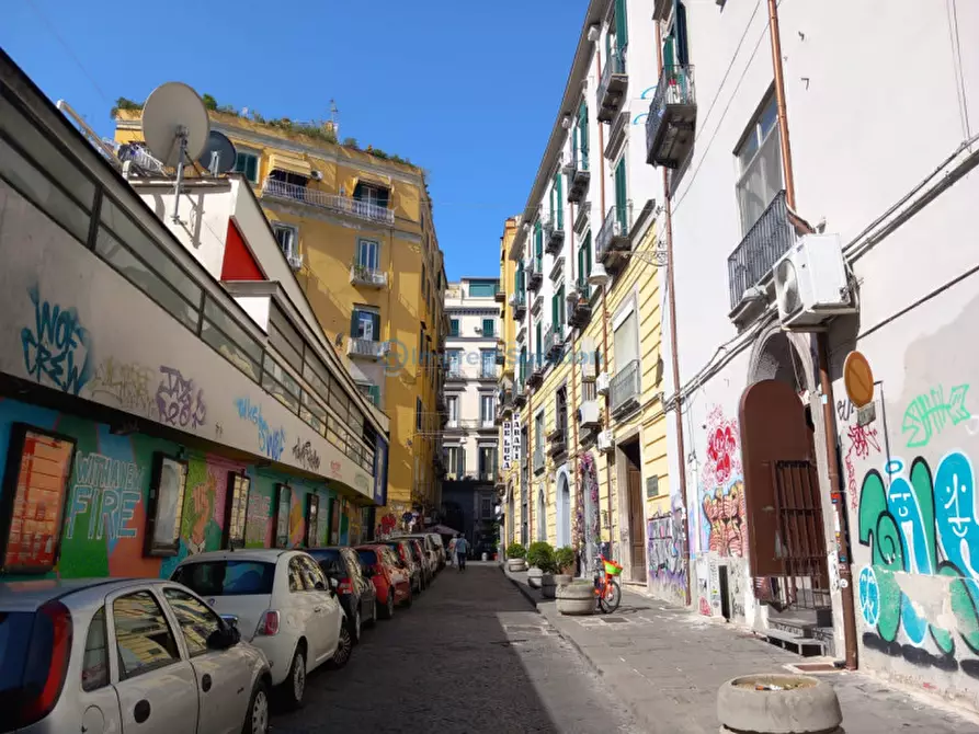 Immagine 4 di Negozio in affitto  in Via Cisterna Dell' Olio a Napoli