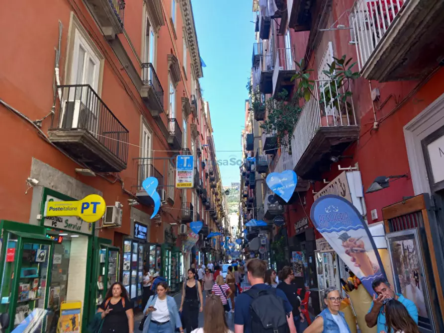 Immagine 7 di Negozio in affitto  in Via Cisterna Dell' Olio a Napoli