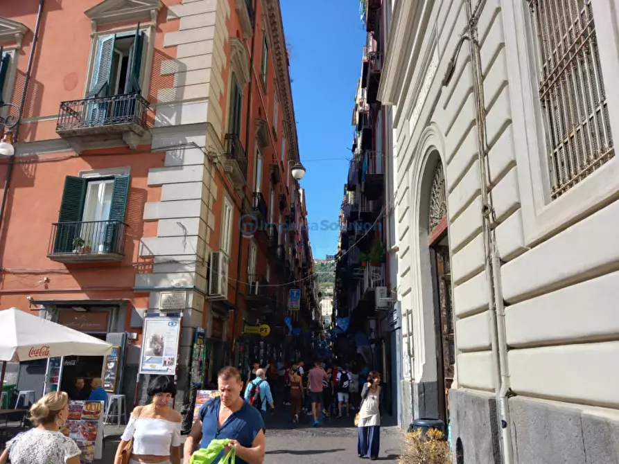 Immagine 8 di Negozio in affitto  in Via Cisterna Dell' Olio a Napoli