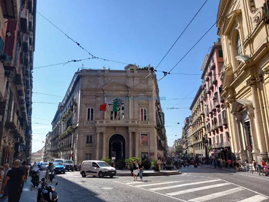 Immagine 10 di Negozio in affitto  in Via Cisterna Dell' Olio a Napoli