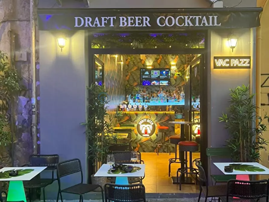 Immagine 11 di Negozio in affitto  in Via Cisterna Dell' Olio a Napoli