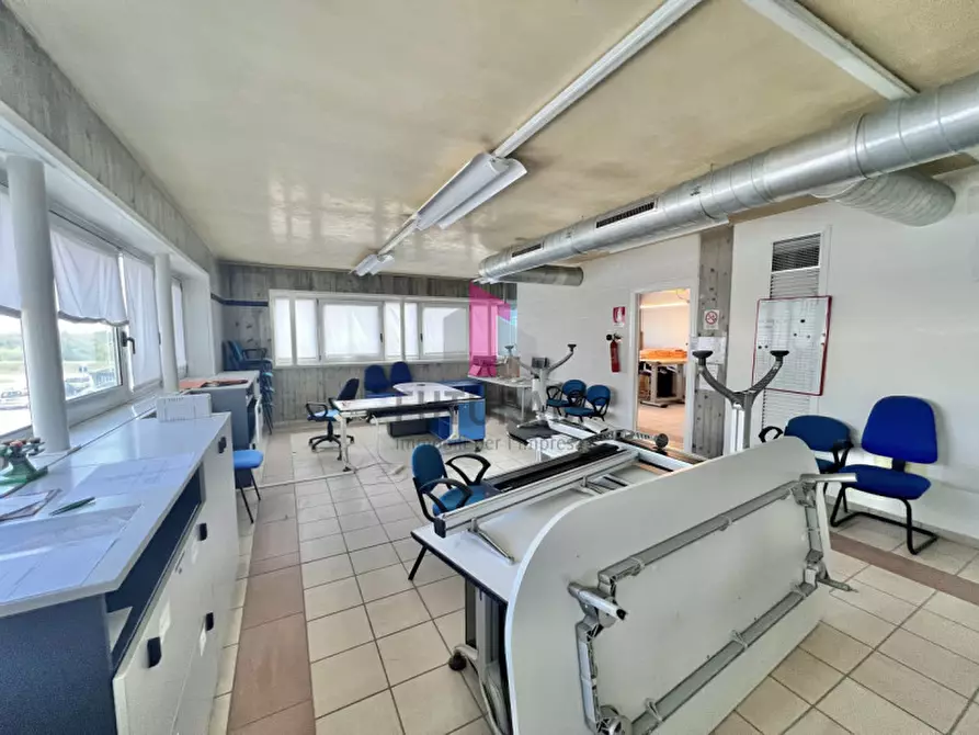 Immagine 8 di Ufficio in affitto  a Costabissara