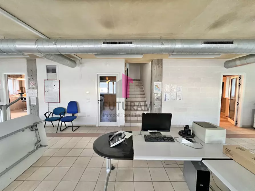 Immagine 9 di Ufficio in affitto  a Costabissara