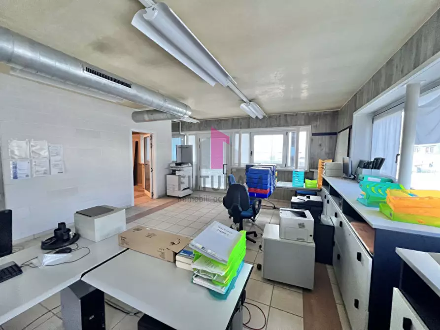 Immagine 10 di Ufficio in affitto  a Costabissara