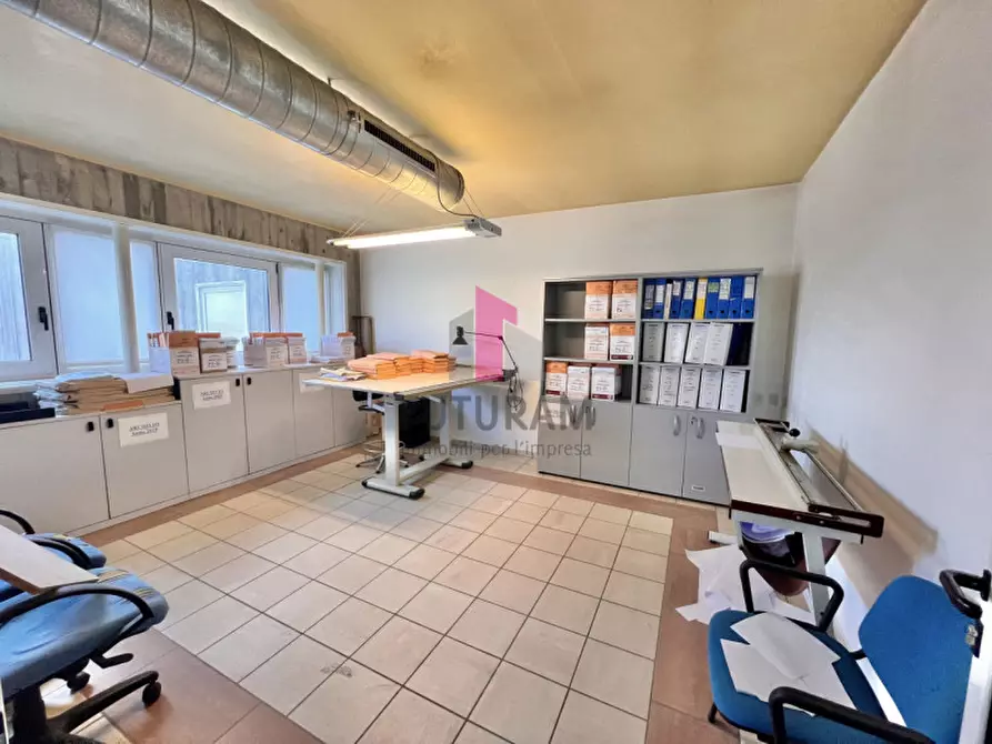 Immagine 11 di Ufficio in affitto  a Costabissara