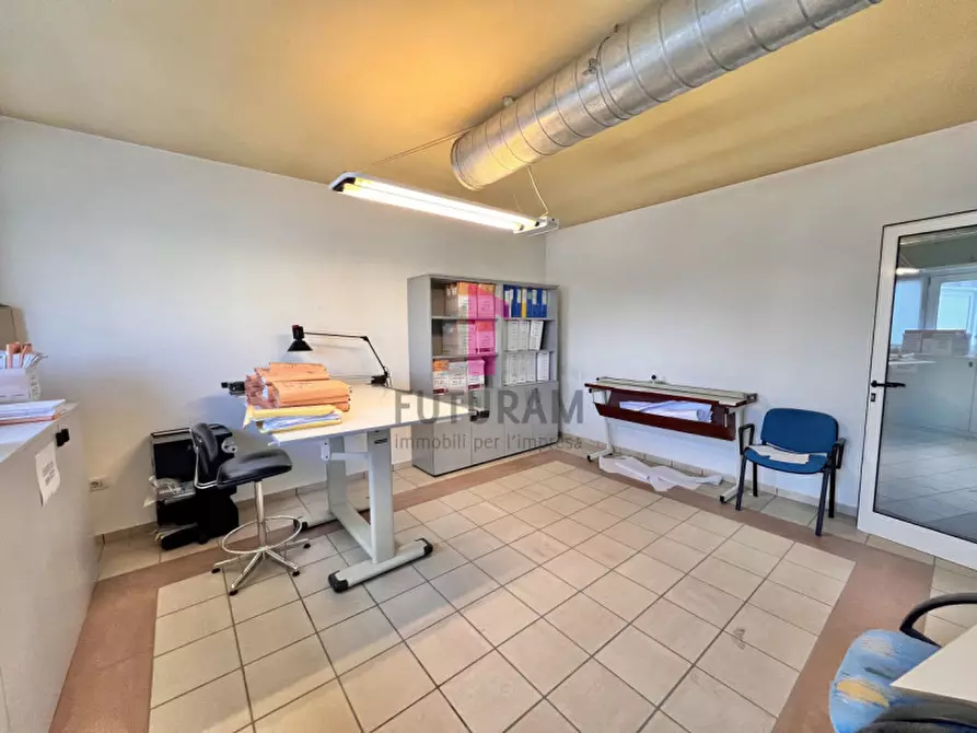 Immagine 12 di Ufficio in affitto  a Costabissara