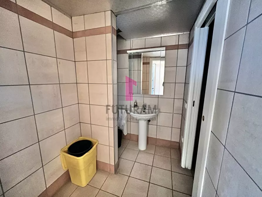 Immagine 15 di Ufficio in affitto  a Costabissara