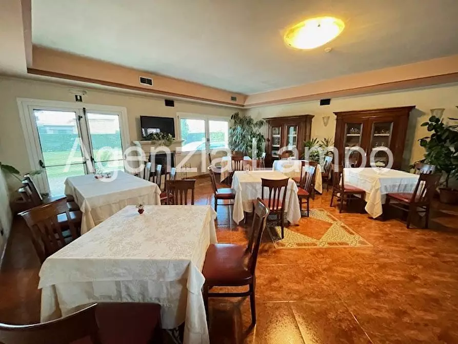 Immagine 2 di Hotel in vendita  in Via Zuiano a Azzano Decimo