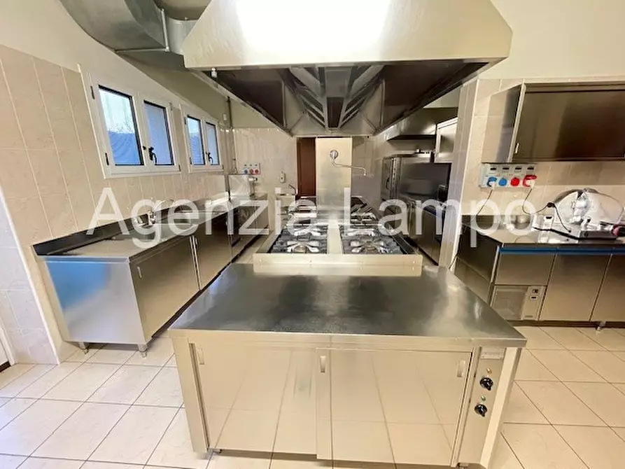 Immagine 3 di Hotel in vendita  in Via Zuiano a Azzano Decimo