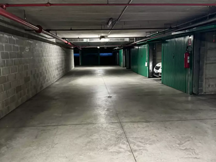 Immagine 3 di Garage in vendita  in Via Goito a Parma