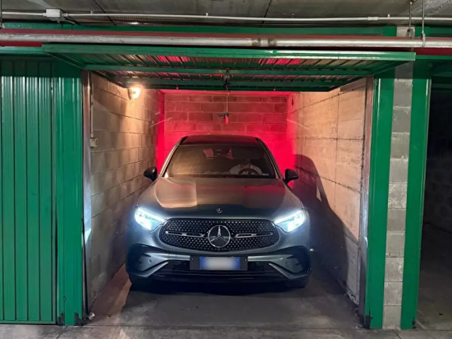 Immagine 5 di Garage in vendita  in Via Goito a Parma