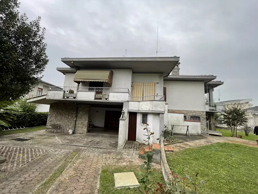 Immagine 32 di Villa in vendita  a Suzzara