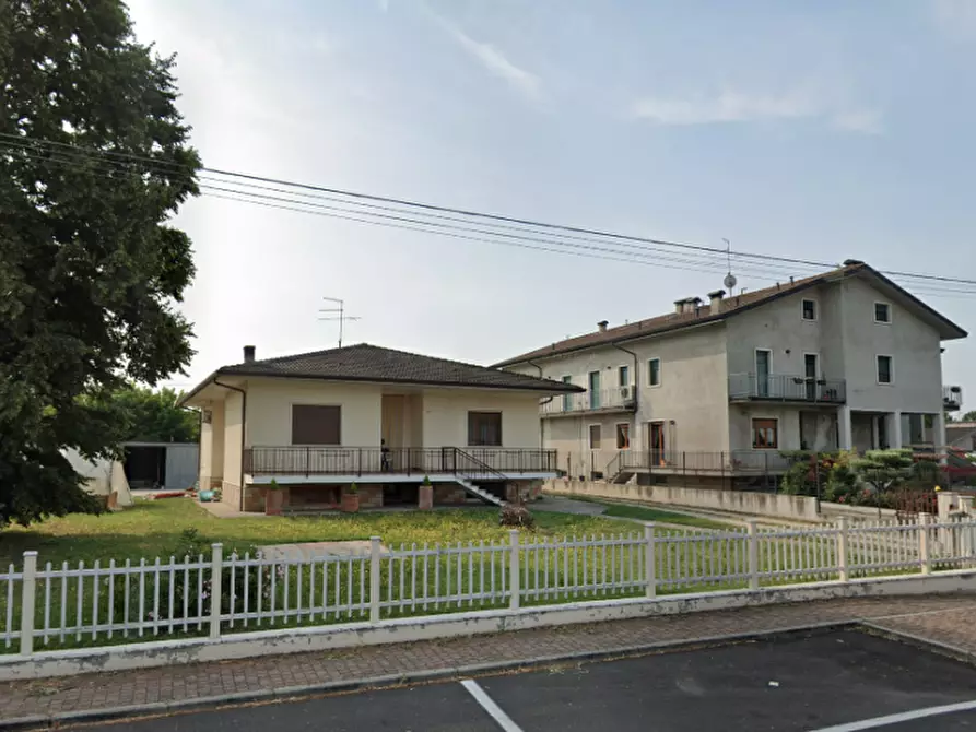 Immagine 1 di Villa in vendita  in VIA VILLAFRANCA 26/B a Vigasio