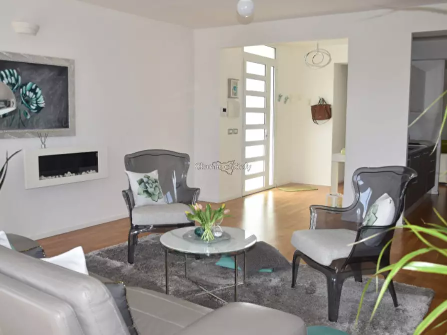 Immagine 4 di Villa in vendita  a Vittoria