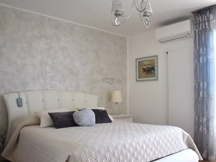 Immagine 31 di Villa in vendita  a Vittoria