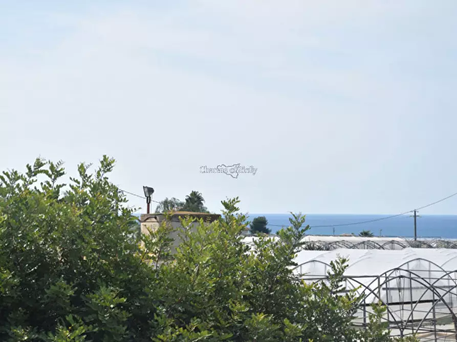 Immagine 38 di Villa in vendita  a Vittoria