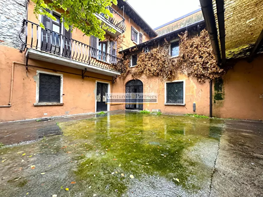 Immagine 1 di Palazzo in vendita  in via cenedella a Lonato del Garda