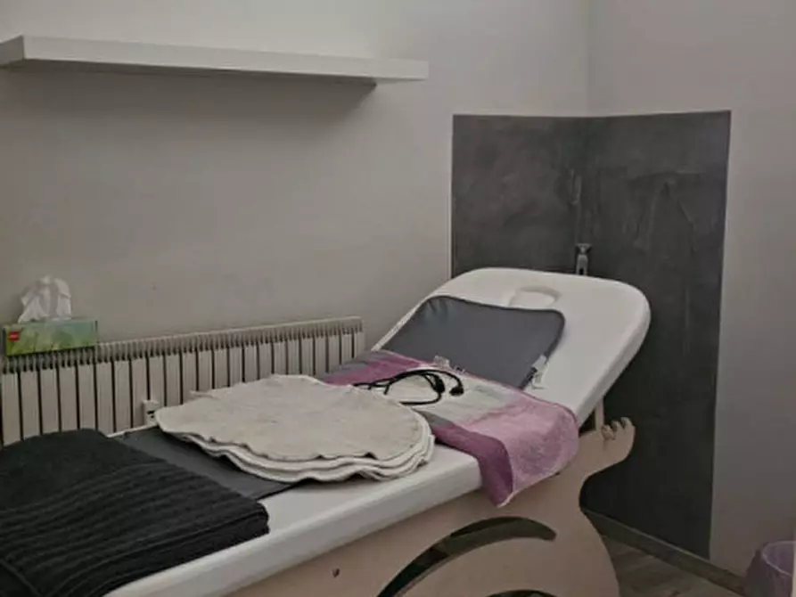 Immagine 11 di Attività commerciale in vendita  in via Roscio 3 a Pont Canavese