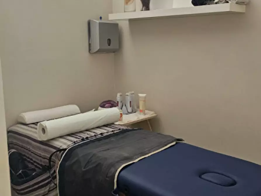 Immagine 14 di Attività commerciale in vendita  in via Roscio 3 a Pont Canavese