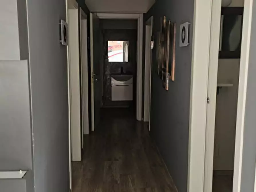 Immagine 16 di Attività commerciale in vendita  in via Roscio 3 a Pont Canavese