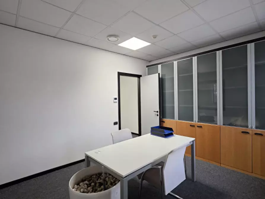 Immagine 14 di Ufficio in affitto  in via carducci a Affi