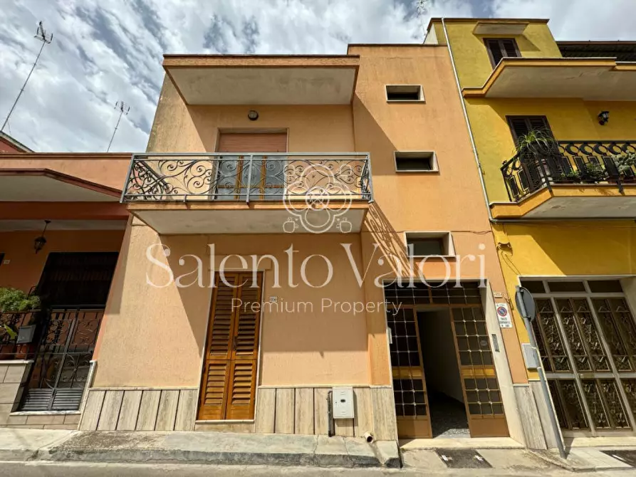 Immagine 5 di Casa indipendente in vendita  in Via Dei Mille 172 - 174 a Parabita