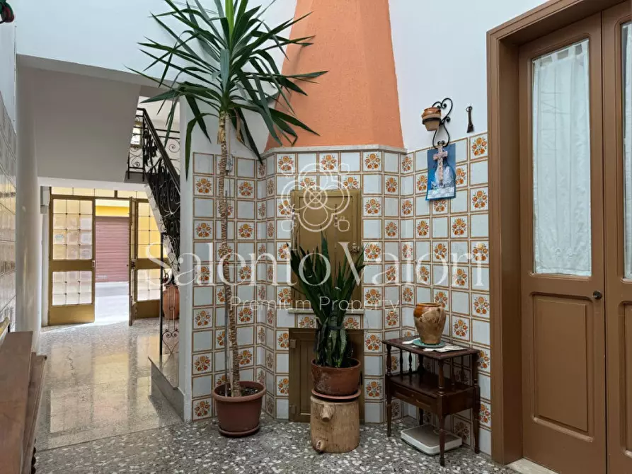 Immagine 10 di Casa indipendente in vendita  in Via Dei Mille 172 - 174 a Parabita