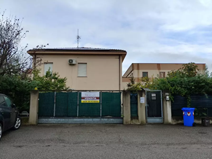 Immagine 1 di Casa bifamiliare in vendita  a Carpi