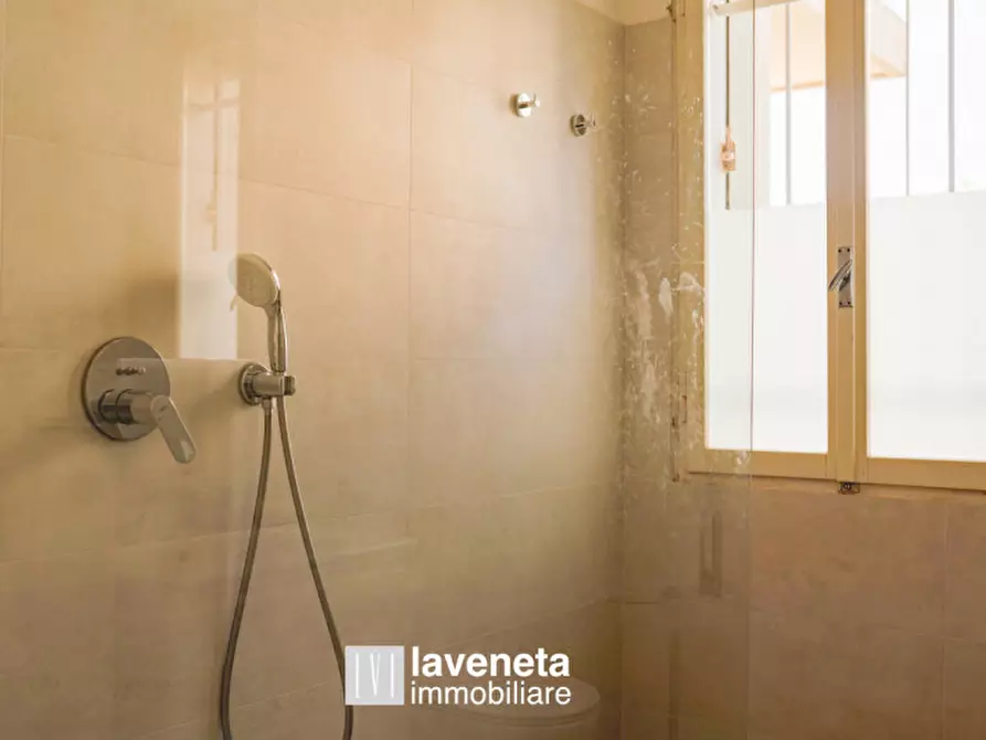 Immagine 2 di Appartamento in vendita  in Via Andrea Bafile 9° Accesso al Mare a Jesolo