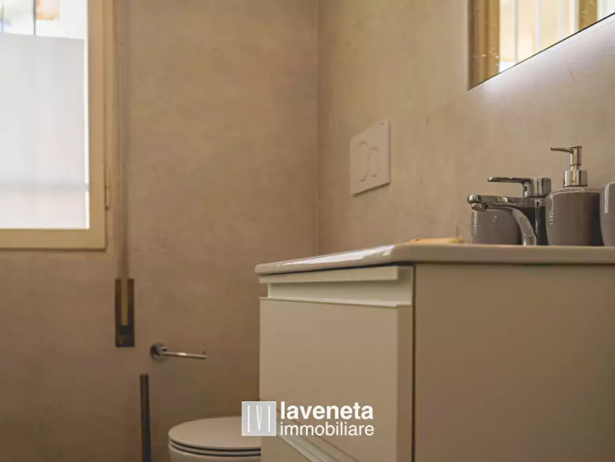 Immagine 8 di Appartamento in vendita  in Via Andrea Bafile 9° Accesso al Mare a Jesolo