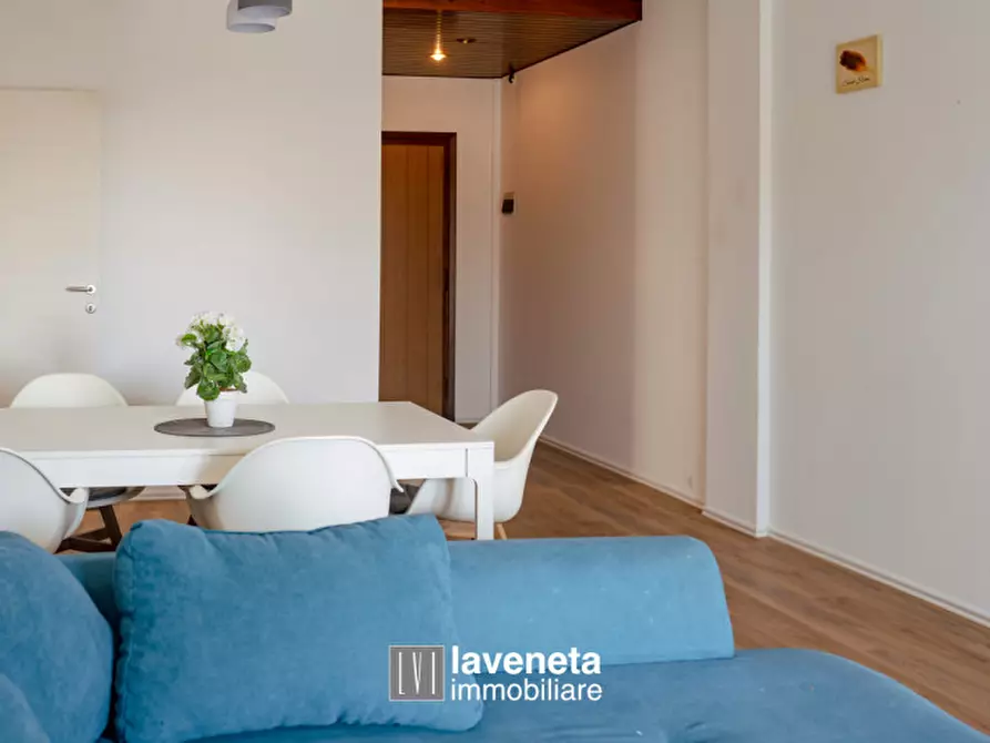 Immagine 9 di Appartamento in vendita  in Via Andrea Bafile 9° Accesso al Mare a Jesolo