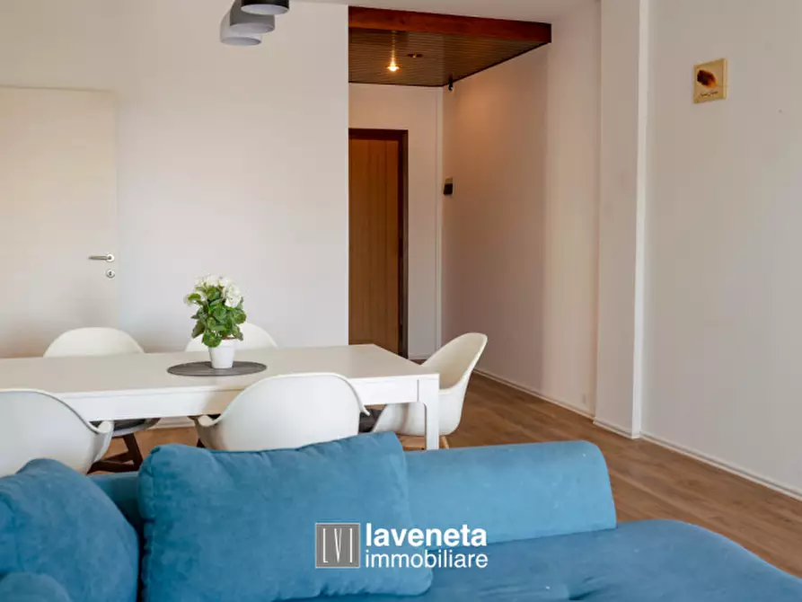 Immagine 10 di Appartamento in vendita  in Via Andrea Bafile 9° Accesso al Mare a Jesolo