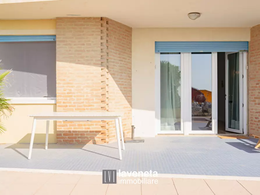 Immagine 15 di Appartamento in vendita  in Via Andrea Bafile 9° Accesso al Mare a Jesolo