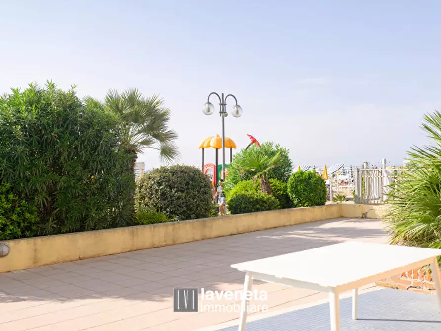 Immagine 24 di Appartamento in vendita  in Via Andrea Bafile 9° Accesso al Mare a Jesolo