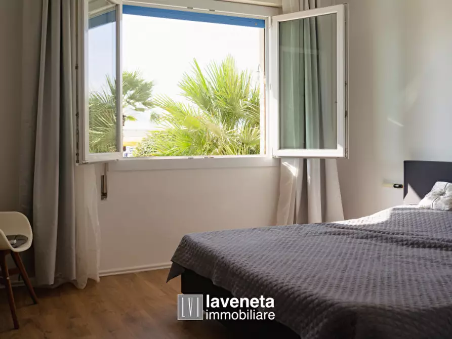 Immagine 25 di Appartamento in vendita  in Via Andrea Bafile 9° Accesso al Mare a Jesolo