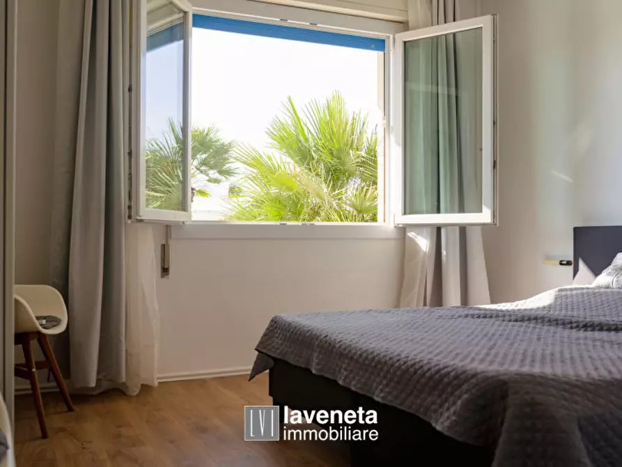 Immagine 27 di Appartamento in vendita  in Via Andrea Bafile 9° Accesso al Mare a Jesolo