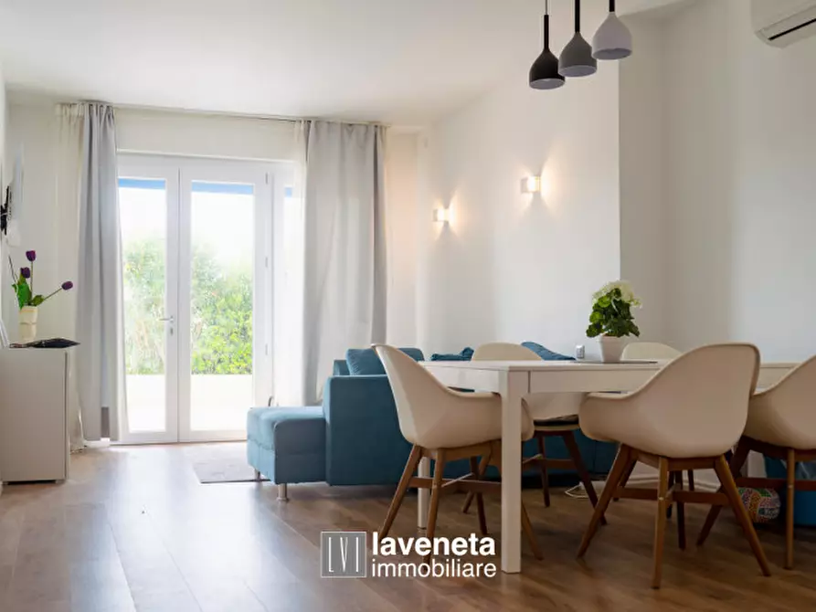 Immagine 34 di Appartamento in vendita  in Via Andrea Bafile 9° Accesso al Mare a Jesolo
