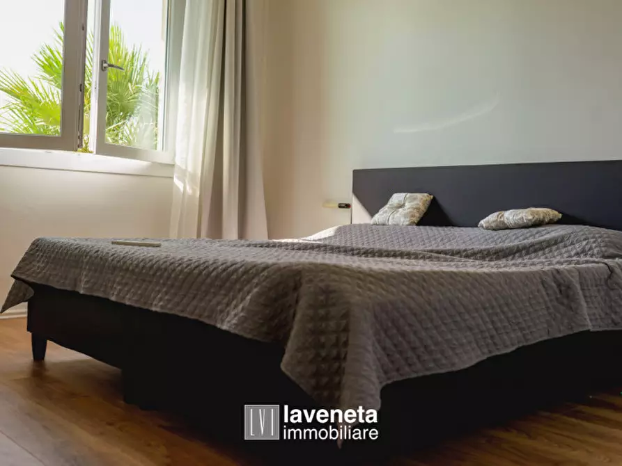 Immagine 35 di Appartamento in vendita  in Via Andrea Bafile 9° Accesso al Mare a Jesolo