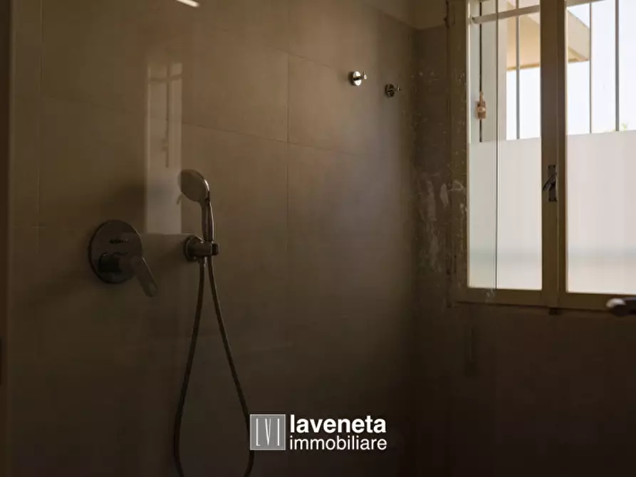 Immagine 38 di Appartamento in vendita  in Via Andrea Bafile 9° Accesso al Mare a Jesolo