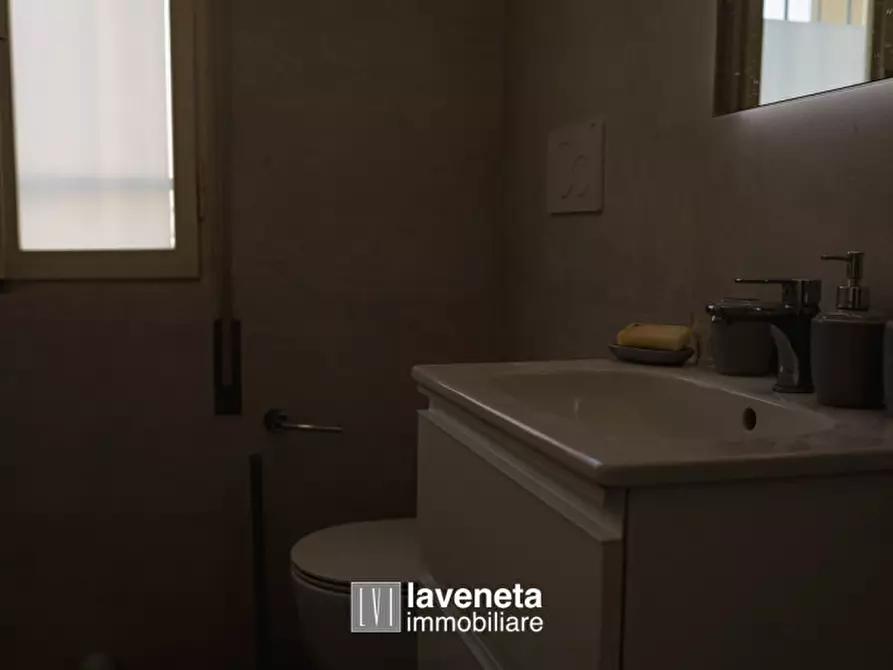 Immagine 41 di Appartamento in vendita  in Via Andrea Bafile 9° Accesso al Mare a Jesolo