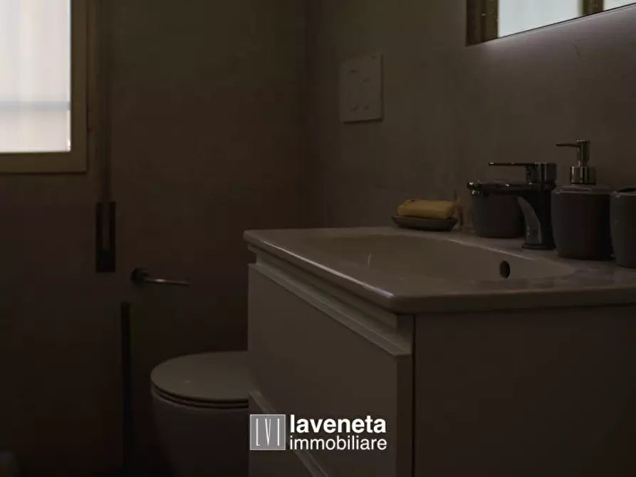 Immagine 42 di Appartamento in vendita  in Via Andrea Bafile 9° Accesso al Mare a Jesolo