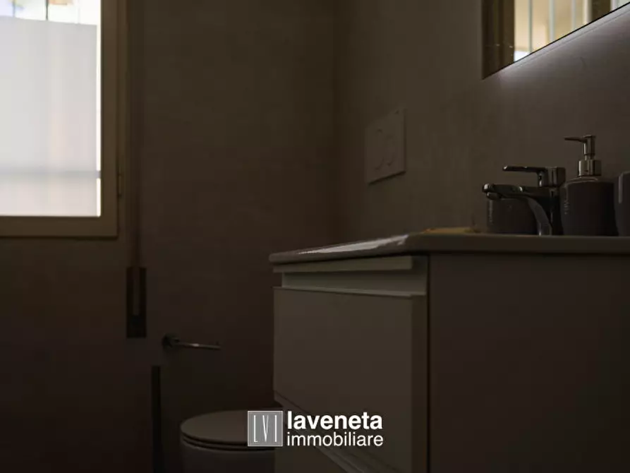 Immagine 44 di Appartamento in vendita  in Via Andrea Bafile 9° Accesso al Mare a Jesolo