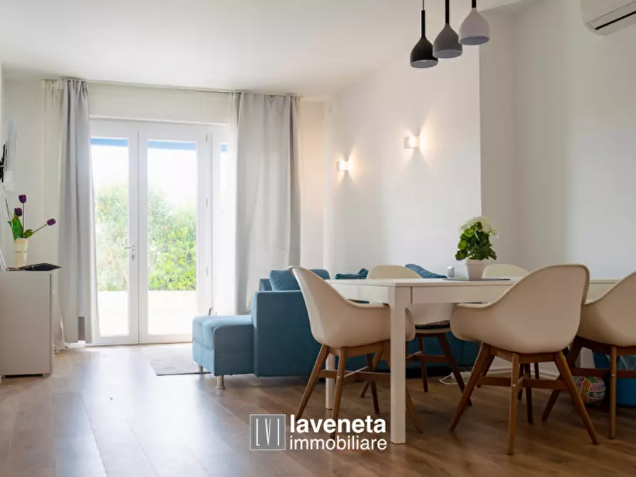 Immagine 45 di Appartamento in vendita  in Via Andrea Bafile 9° Accesso al Mare a Jesolo